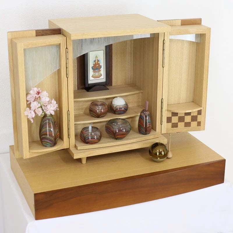 店長おすすめセット02の斜め角度からの本尊・仏具・リンの一式セット例