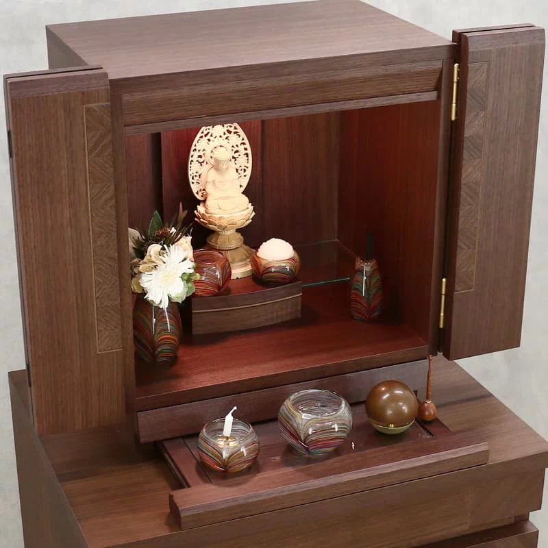 店長おすすめセット01の斜め角度からの本尊・仏具・リンの一式セット例