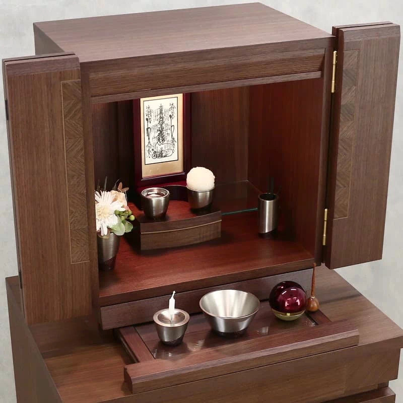 店長おすすめセット02の斜め角度からの本尊・仏具・リンの一式セット例