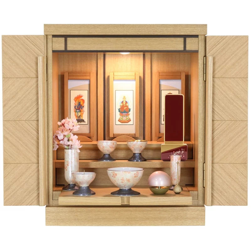 蒔絵位牌 綺羅 風桜 ロイヤルレッドの仏壇設置イメージ画像3枚目