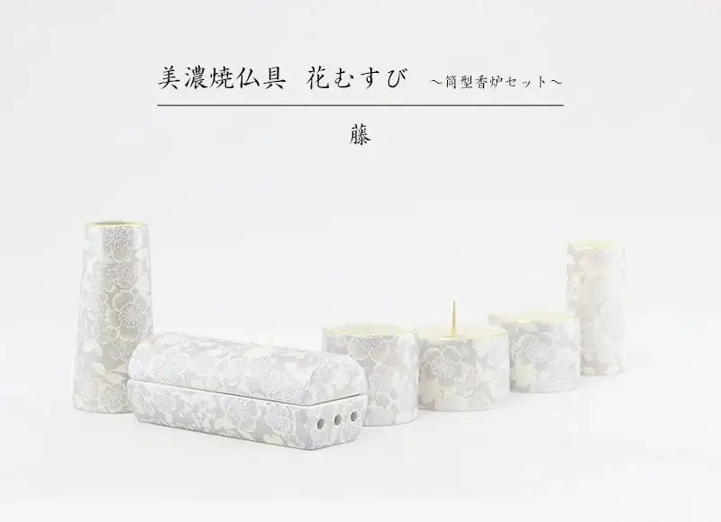 伝統工芸「有田焼」の仏具セットです。淡いピンクの色合いがお仏壇を彩ります。