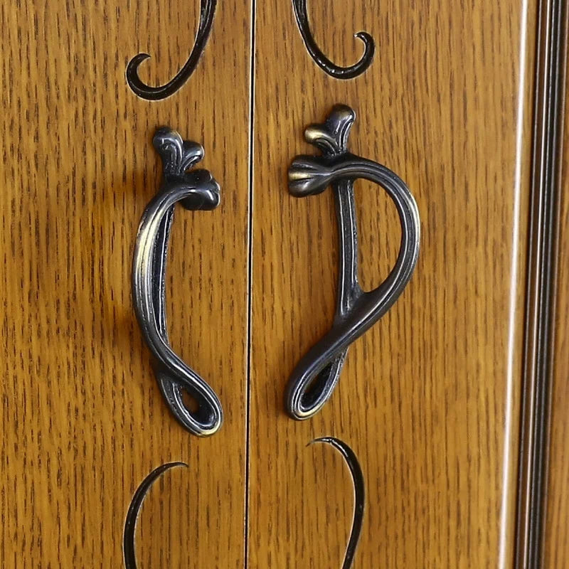 アンティーク調仏壇 ボヌール クラシック 脚付き&椅子付きの詳細アップ画像2枚目