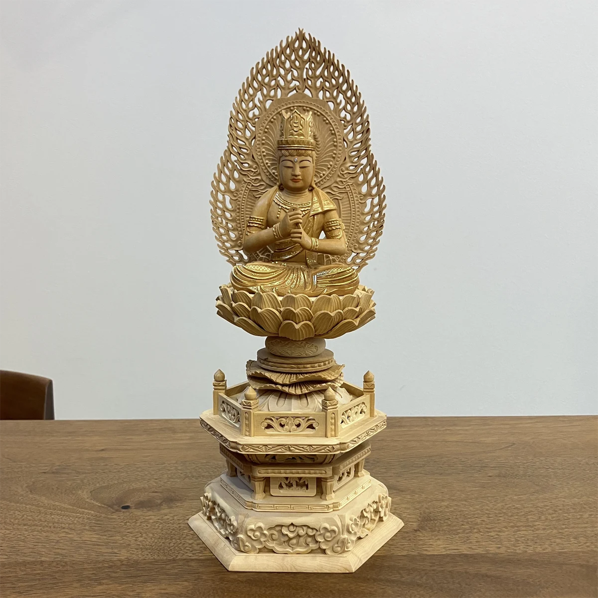 アウトレット】本柘植仏像 上彫り 六角台座 大日如来 2.5寸 2重火炎