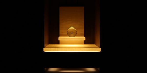 ミニ仏壇でライトに照らされた際の美しさ