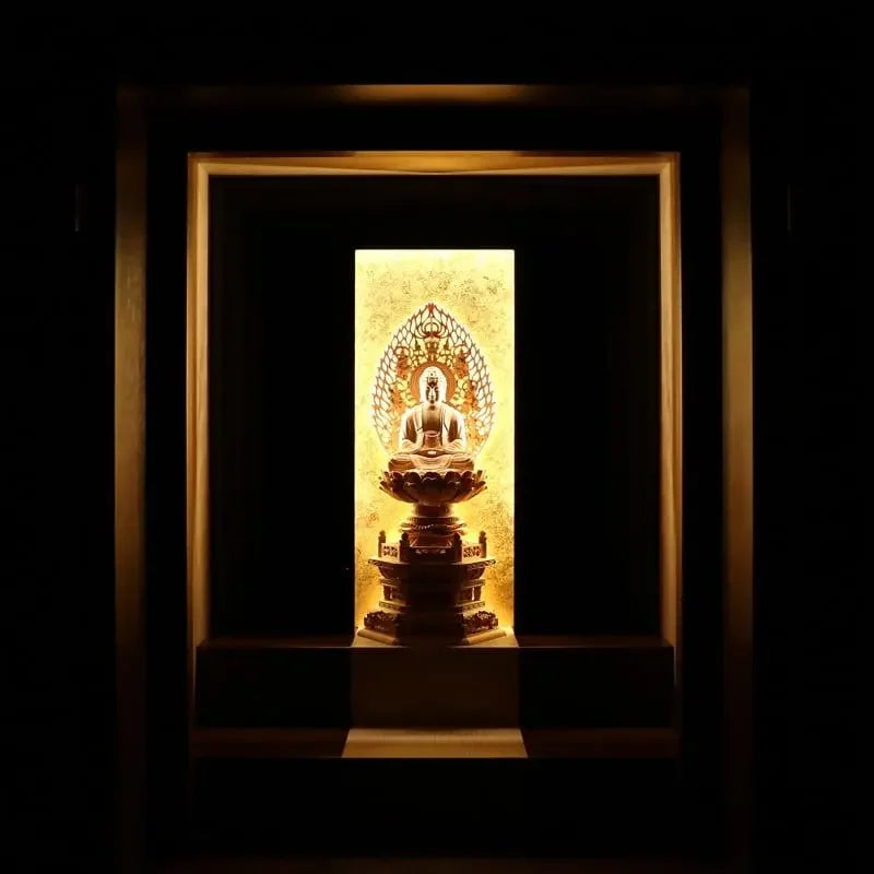 お仏壇でのご本尊(仏像や掛け軸)の必要性を解説。宗派別の本尊も紹介。 | インテリア仏壇 ルミエール【公式ブログ】