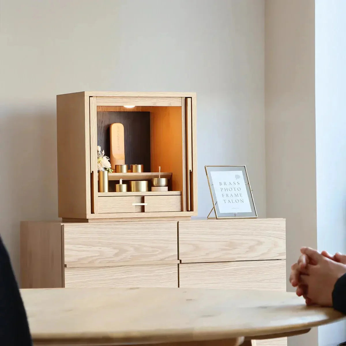 上置きタイプのモダン仏壇 インテリア仏壇 ルミエール