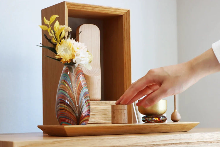 遺骨が入る骨壺付きのお位牌