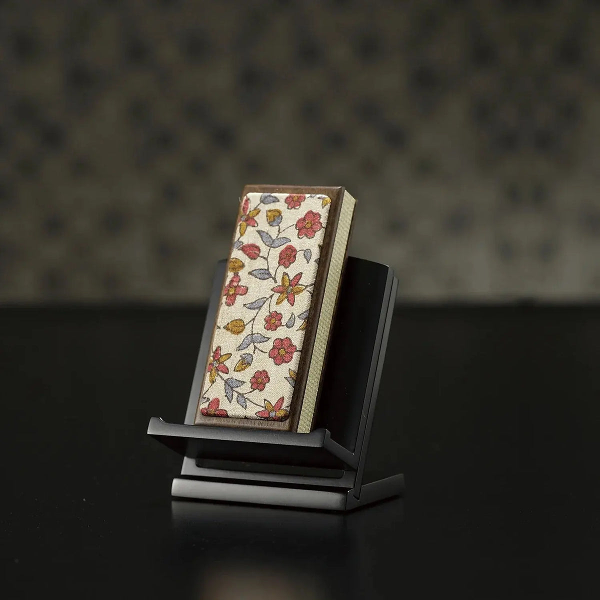 過去帳と、過去帳を置くための見台（置台）