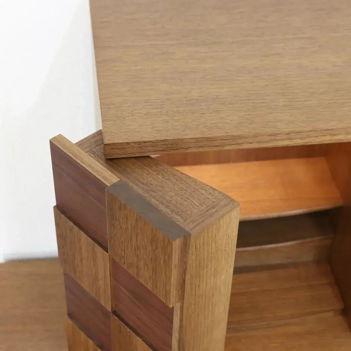 扉付きのミニ仏壇 インテリア仏壇 ルミエール