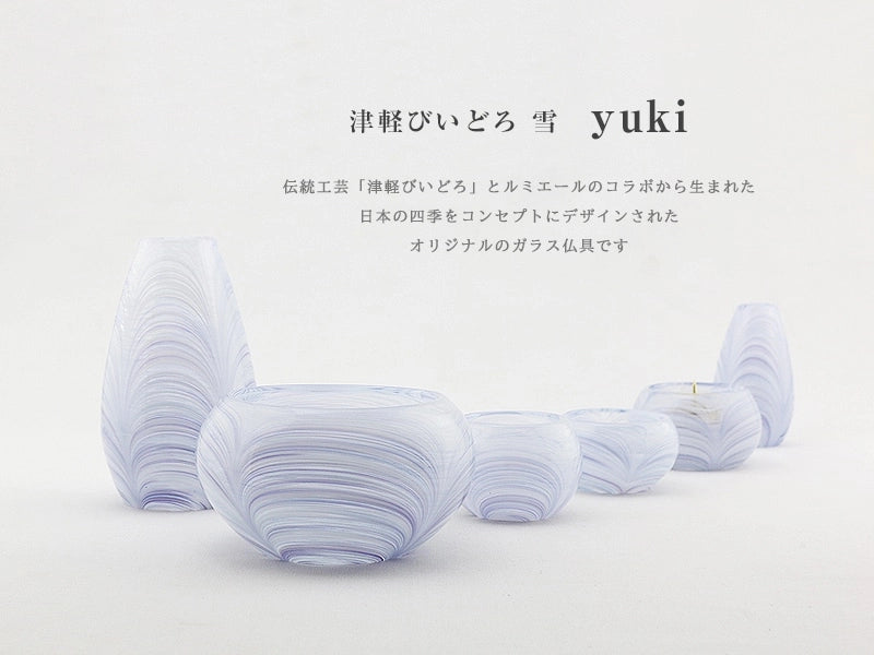 津軽びいどろの職人が真心こめて作り上げたデザインガラス仏具です。