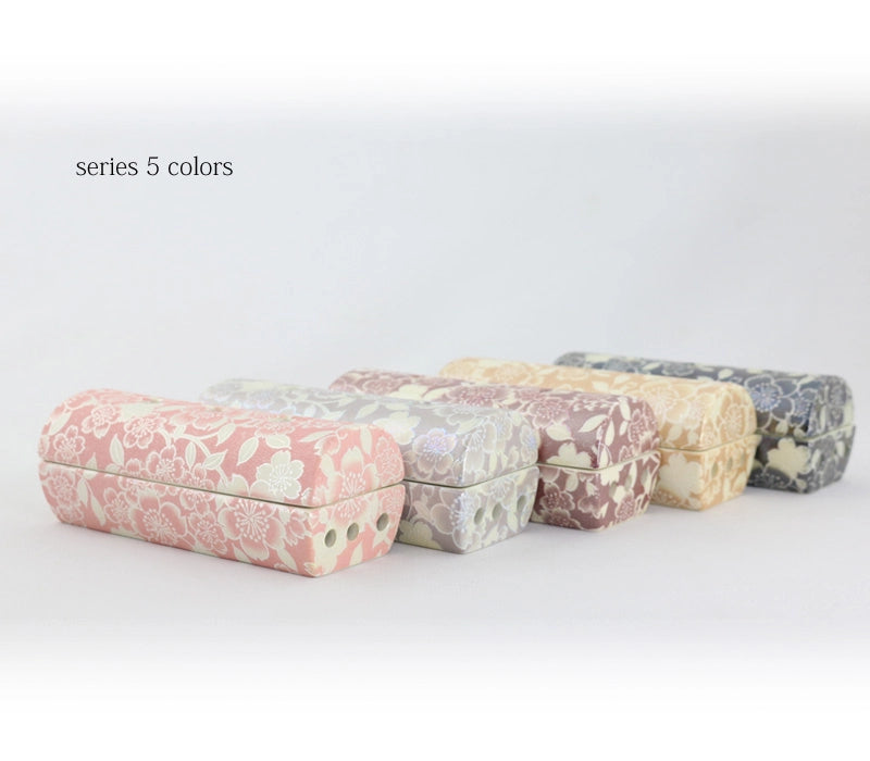 当仏具は5種類の色で展開しております。お仏壇・故人様に合った色をお選びください。