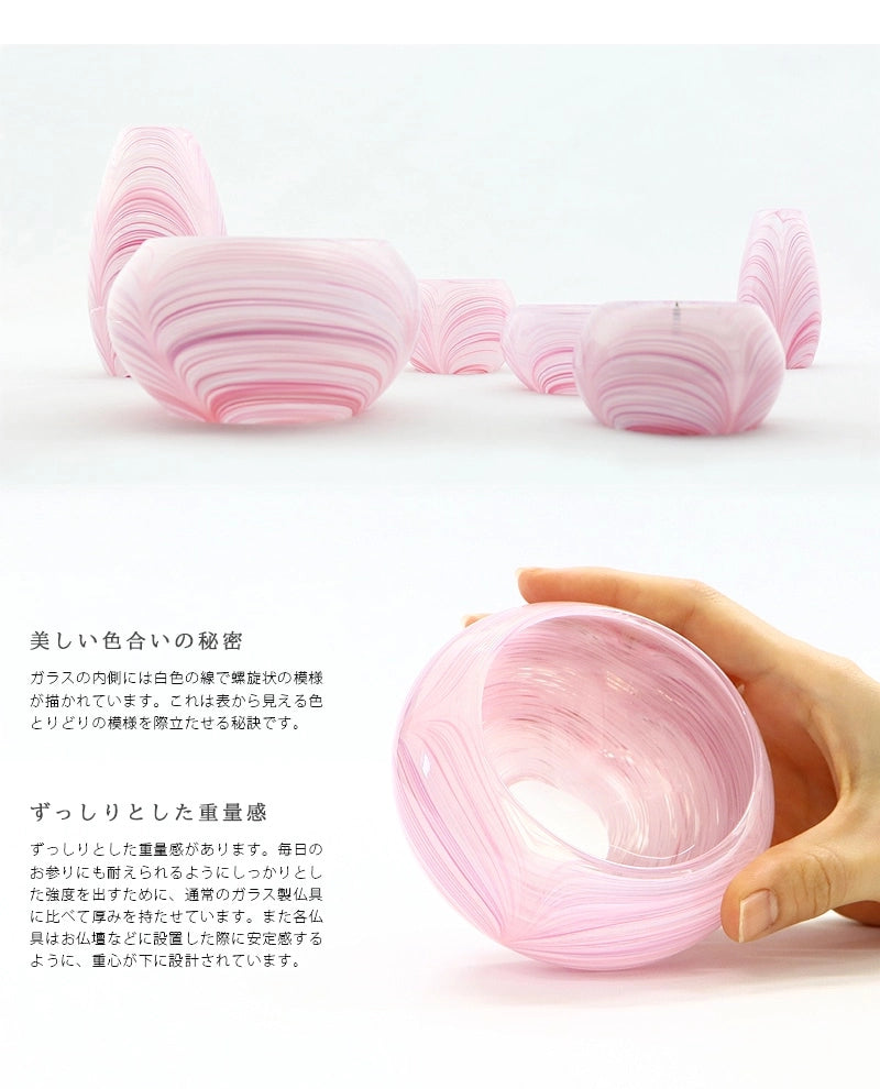 ずっしりとした重厚感があるガラス仏具です。