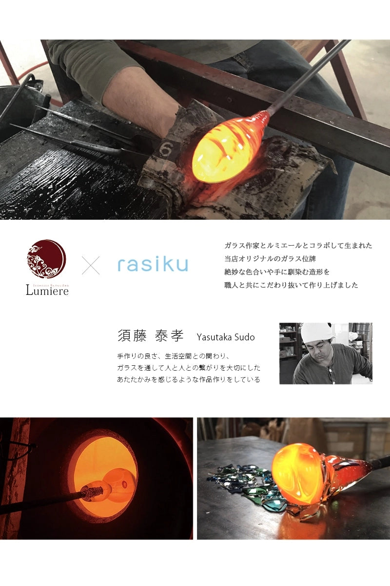 ガラス位牌 「oeuf」 ひなた ブルーは、ルミエールとガラス作家とのコラボレーションで生まれたオリジナルのガラス位牌です。