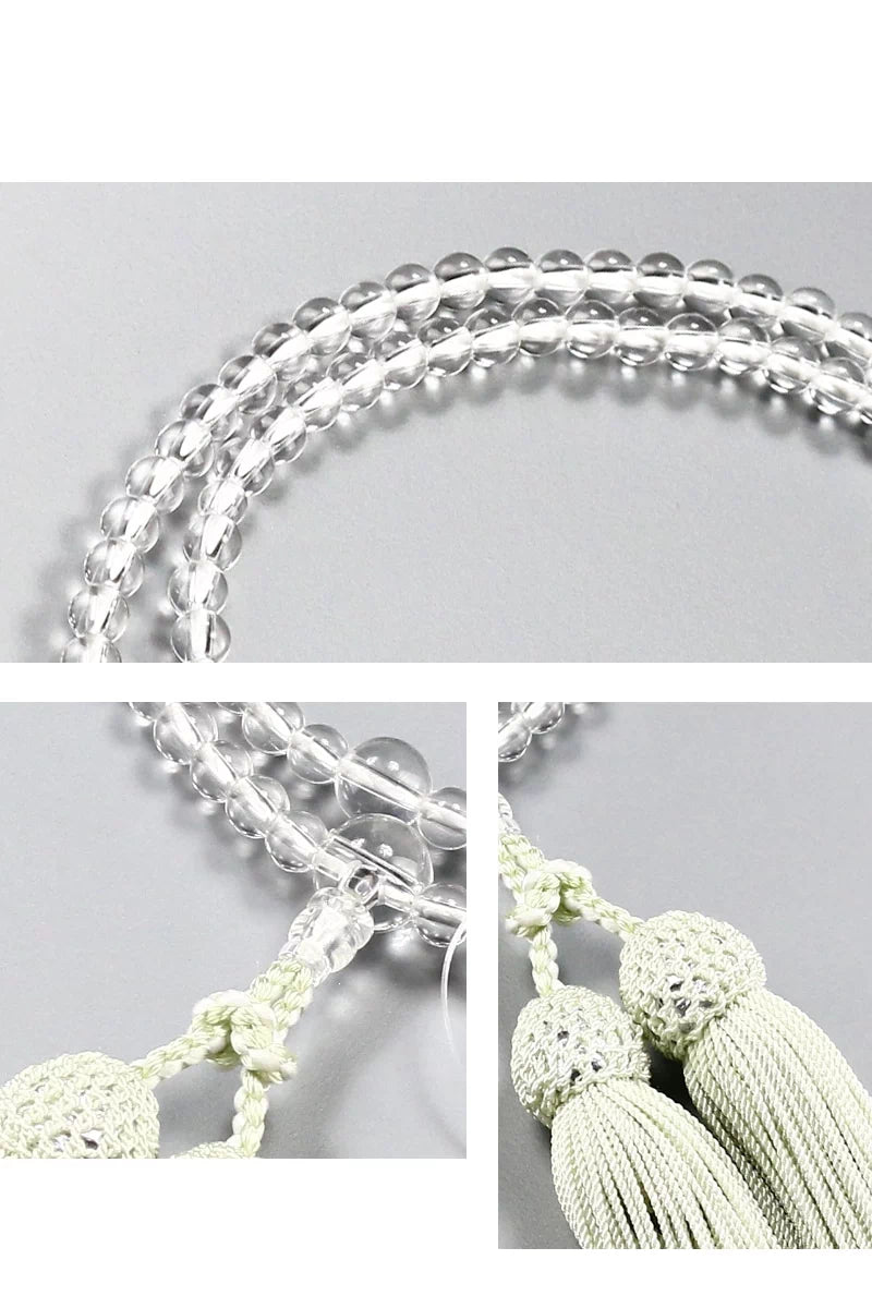 手元で煌めく水晶に淡く優しい白緑色の房で、女性らしい柔らかい印象の数珠に仕上がりました。