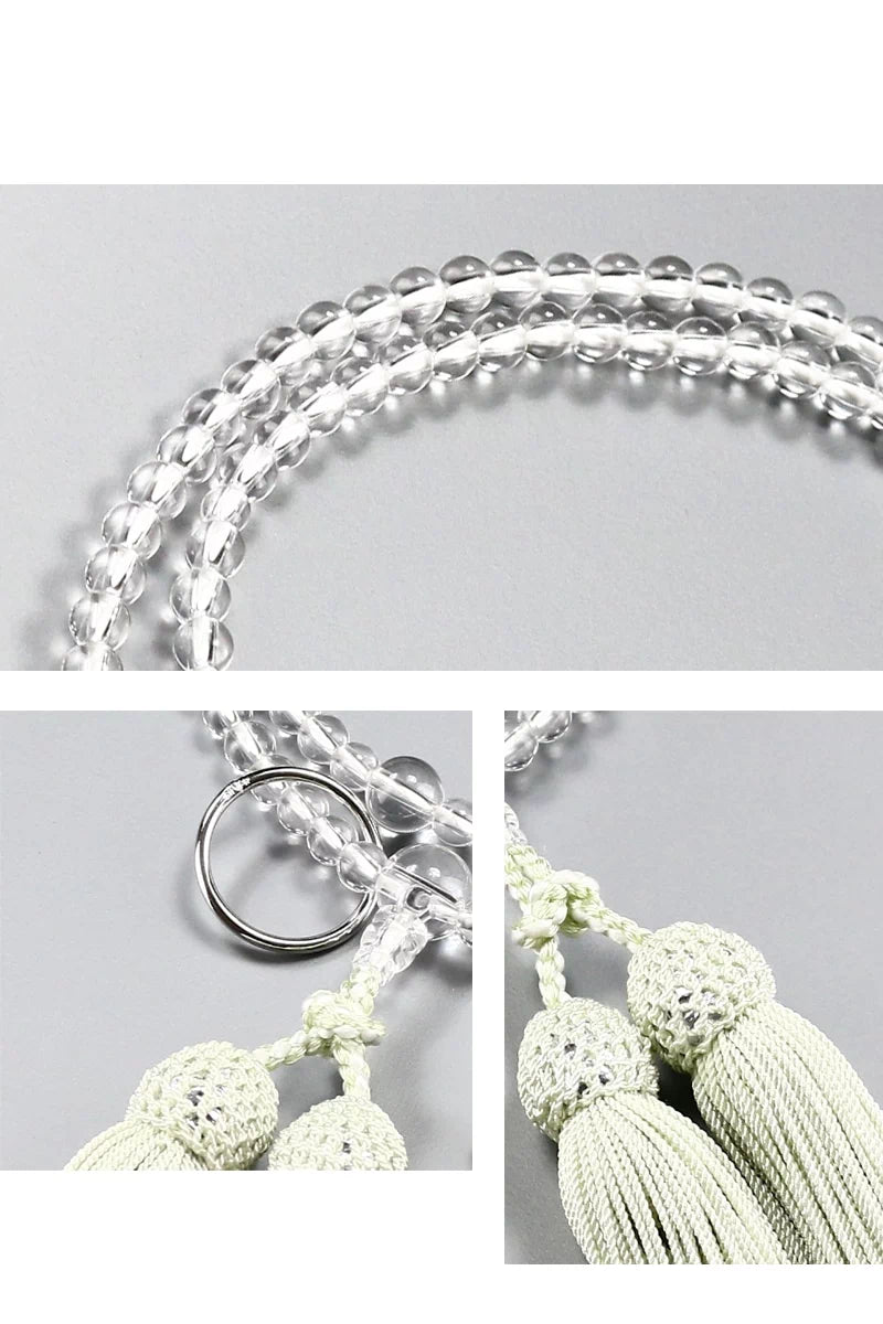 手元で煌めく水晶に淡く優しい白緑色の房で、女性らしい柔らかい印象の数珠に仕上がりました。