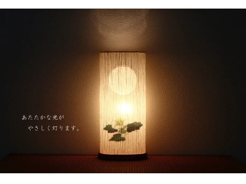 モダン行灯「芙蓉 ラウンド」盆提灯は明かりを灯すとあたたかな光がお部屋を優しく包みます。