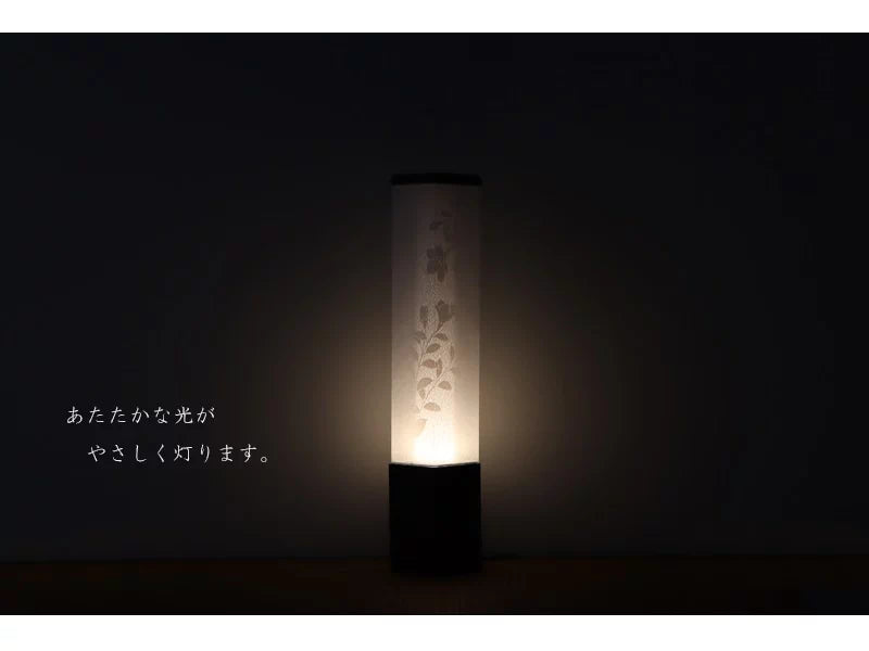 モダン行灯「キキョウ」盆提灯は明かりを灯すと涼しげな光がお部屋を優しく包みます。