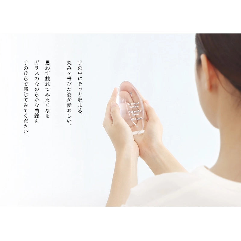 ガラス位牌「水音」の手持ちイメージ
