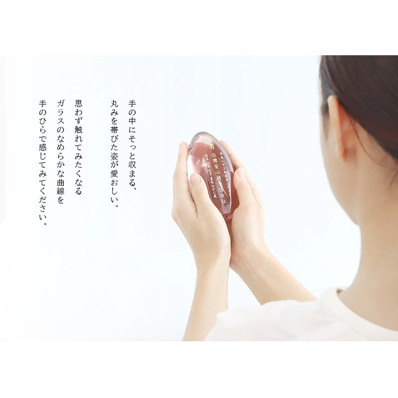 ガラス位牌「水音」の手持ちイメージ