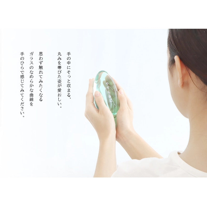 ガラス位牌「水音」の手持ちイメージ