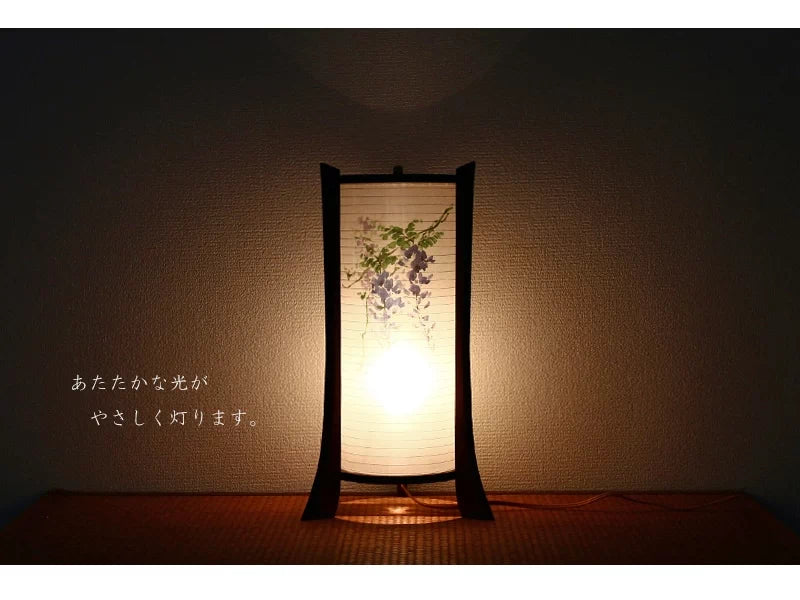 モダン行灯「藤」盆提灯は明かりを灯すとあたたかな光がお部屋を優しく包みます。