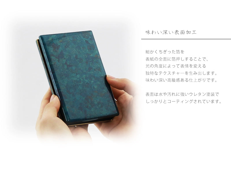 携帯位牌 マインドアルテ 「ブルーブラック」は会津の位牌職人がひとつひとつ丁寧に描く蒔絵が最大の魅力です。