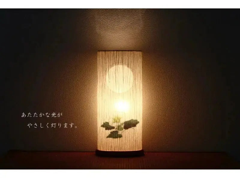 モダン行灯「芙蓉 ラウンド」盆提灯は明かりを灯すとあたたかな光がお部屋を優しく包みます。