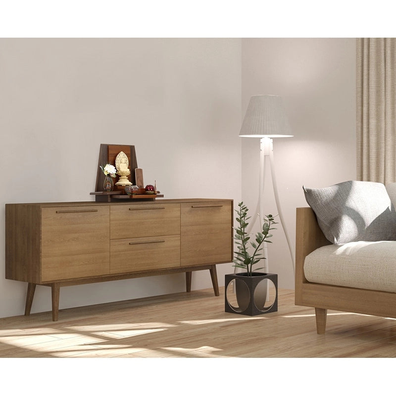 パーソナル仏壇 ベガス 11号のリビング設置イメージ。家具のサイドボードに合わせて飾っています。