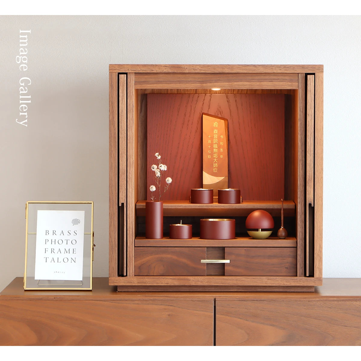 モダン仏具セット SEN マットレッドの使用例