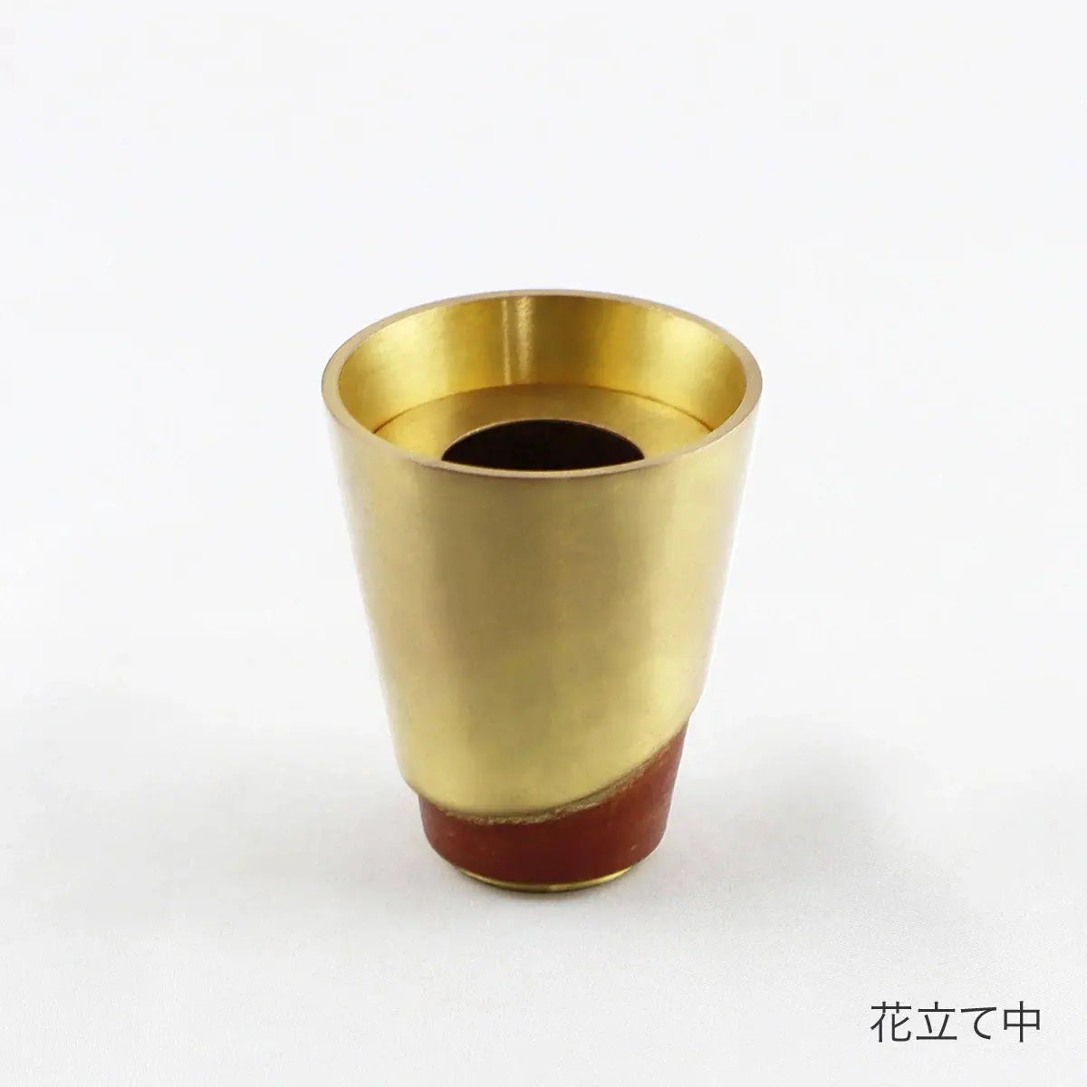 単品仏具　ひとえ キャメルの花立て中
