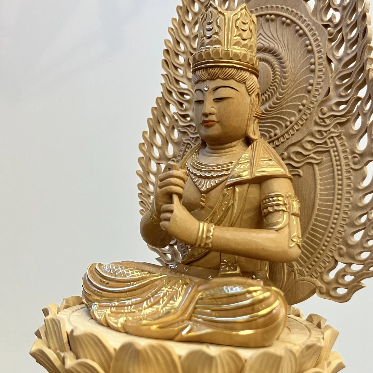 アウトレット】本柘植仏像 上彫り 六角台座 大日如来 2.5寸 2重火炎 アウトレット】本柘植仏像 上彫り 六角台座 大日如来 2.5寸 2重火炎