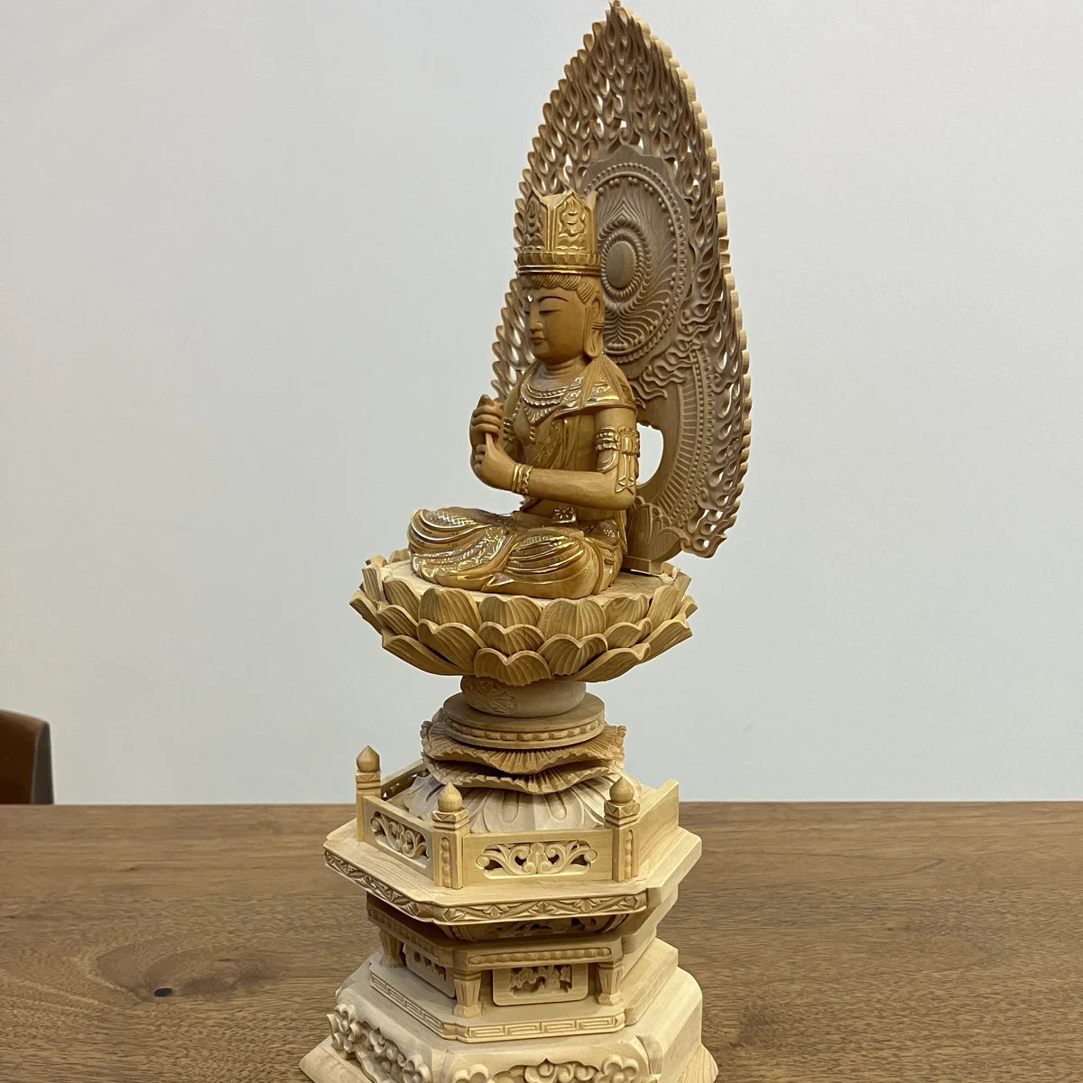 アウトレット】本柘植仏像 上彫り 六角台座 大日如来 2.5寸 2重火炎