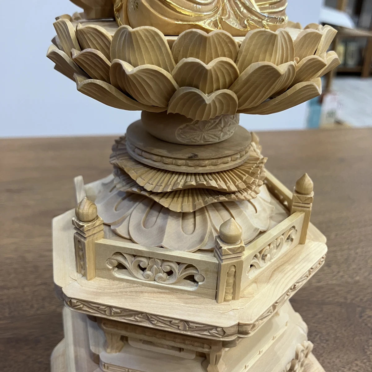 アウトレット特価商品、大日如来仏像の側面アップ画像