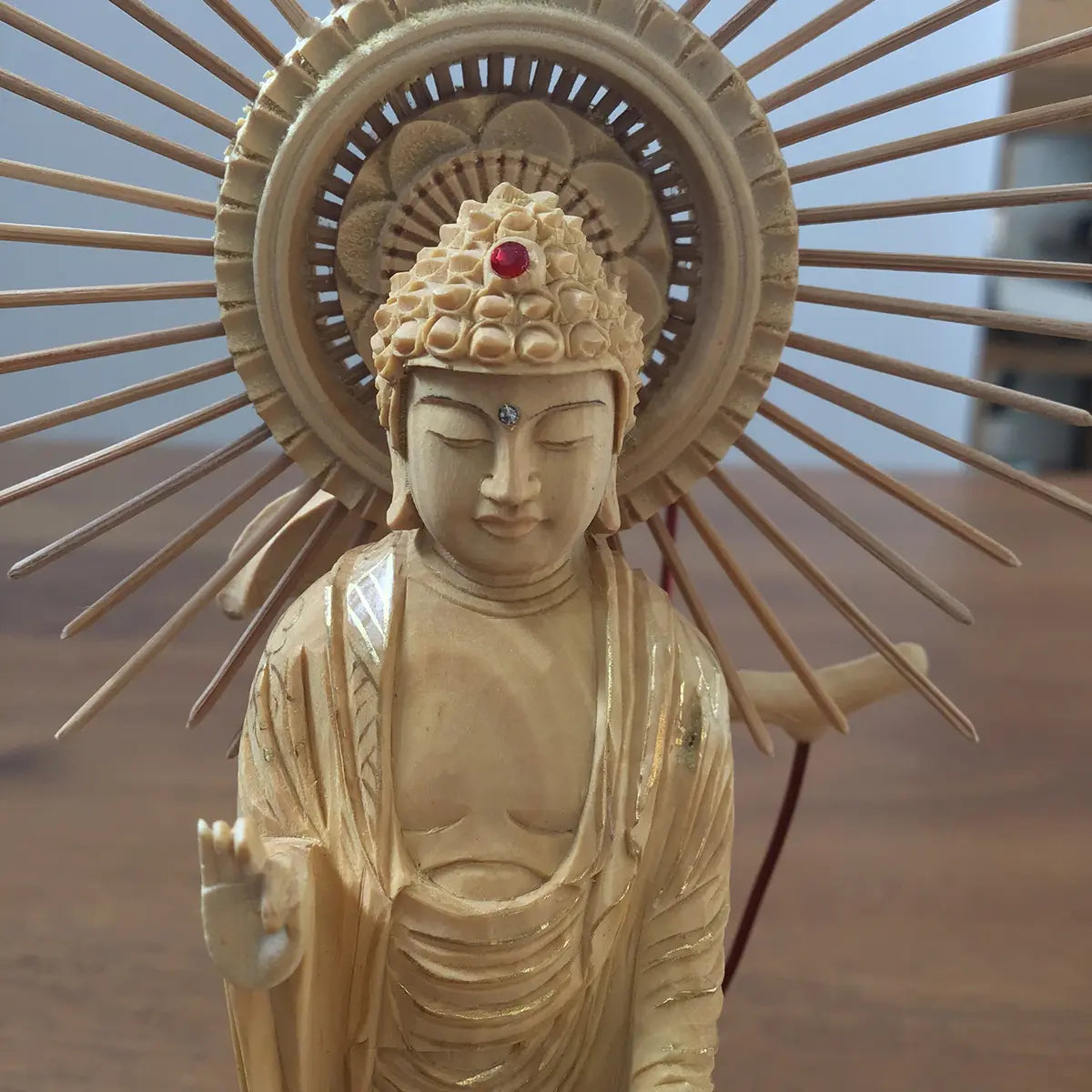 【アウトレット】本柘植仏像 上彫り 八角台座 東立弥陀　3寸　顔アップ