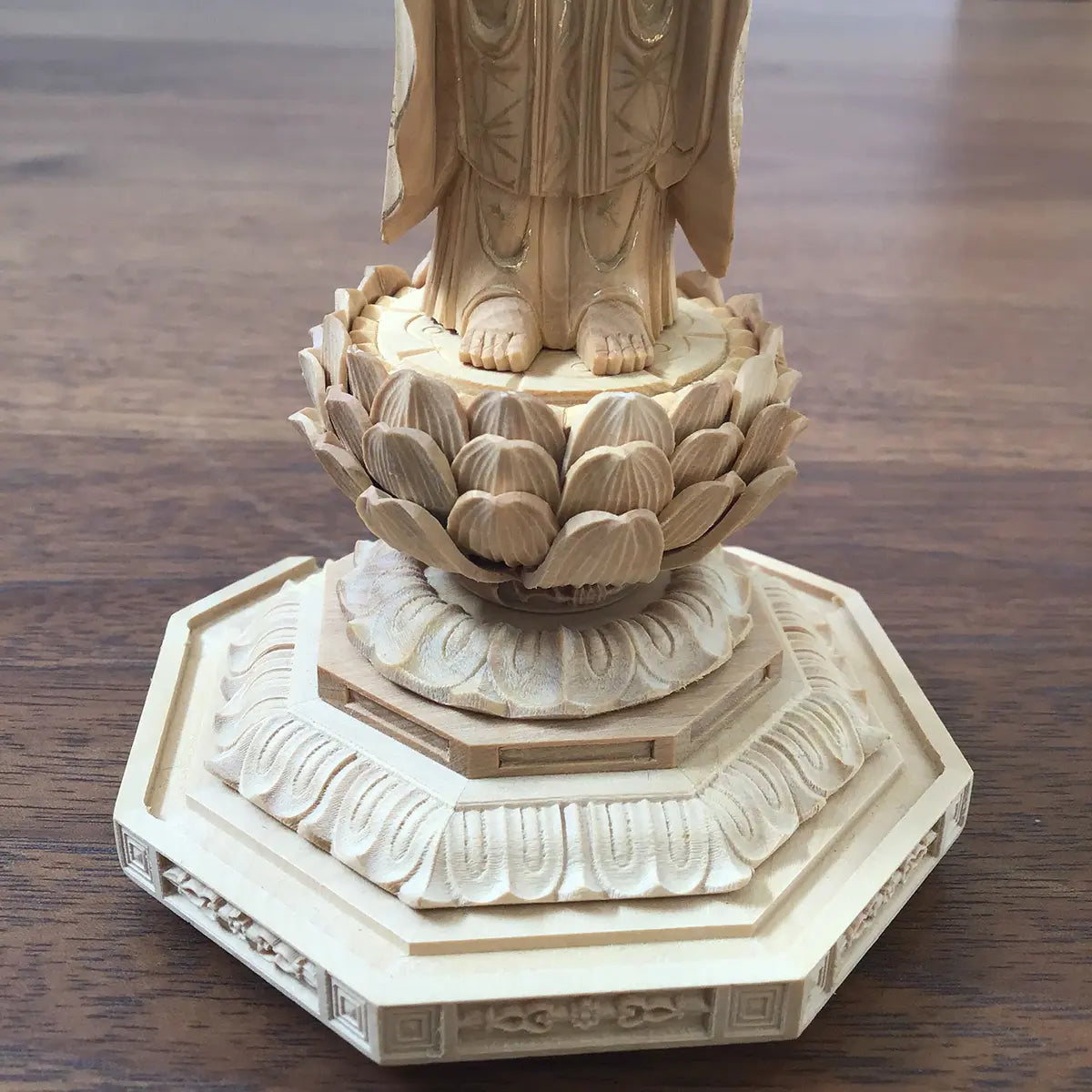 【アウトレット】本柘植仏像 上彫り 八角台座 東立弥陀　3寸　台座アップ