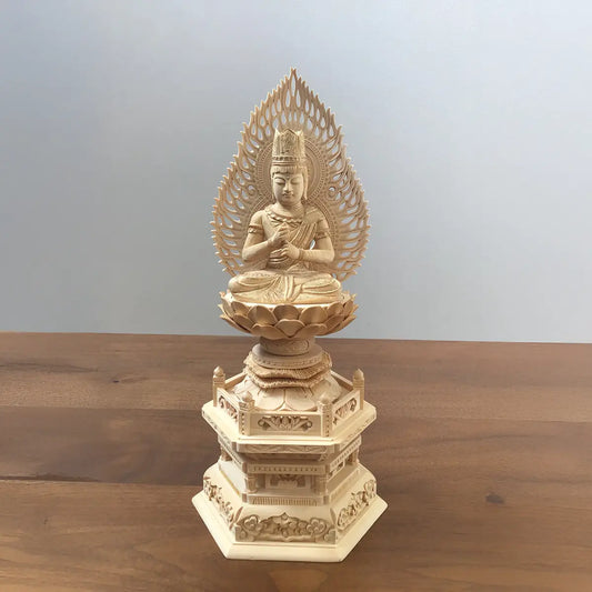 桧木仏像 六角台座 大日如来 　2.5寸（金泥書あり）正面