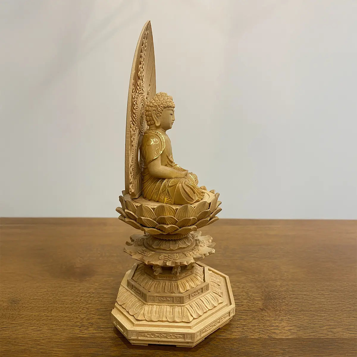 本柘植仏像 上彫り 八角台座 座阿弥陀 【天台宗】（金泥書あり/眼あり）右向き