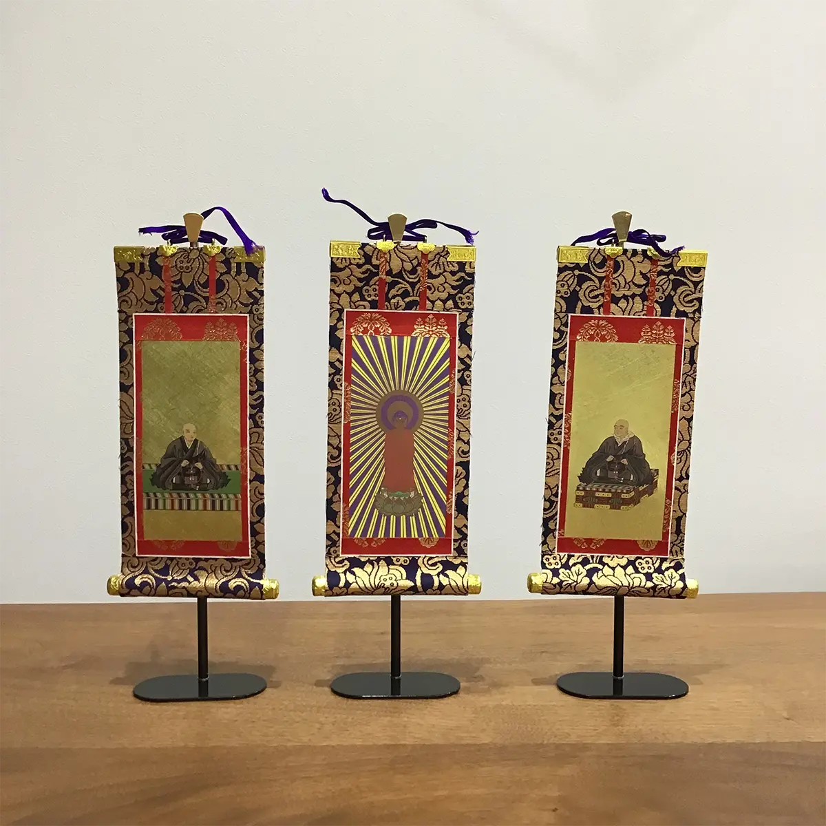 【アウトレット】吊り下げ型掛け軸　浄土真宗西　三尊セット 正面　フックあり