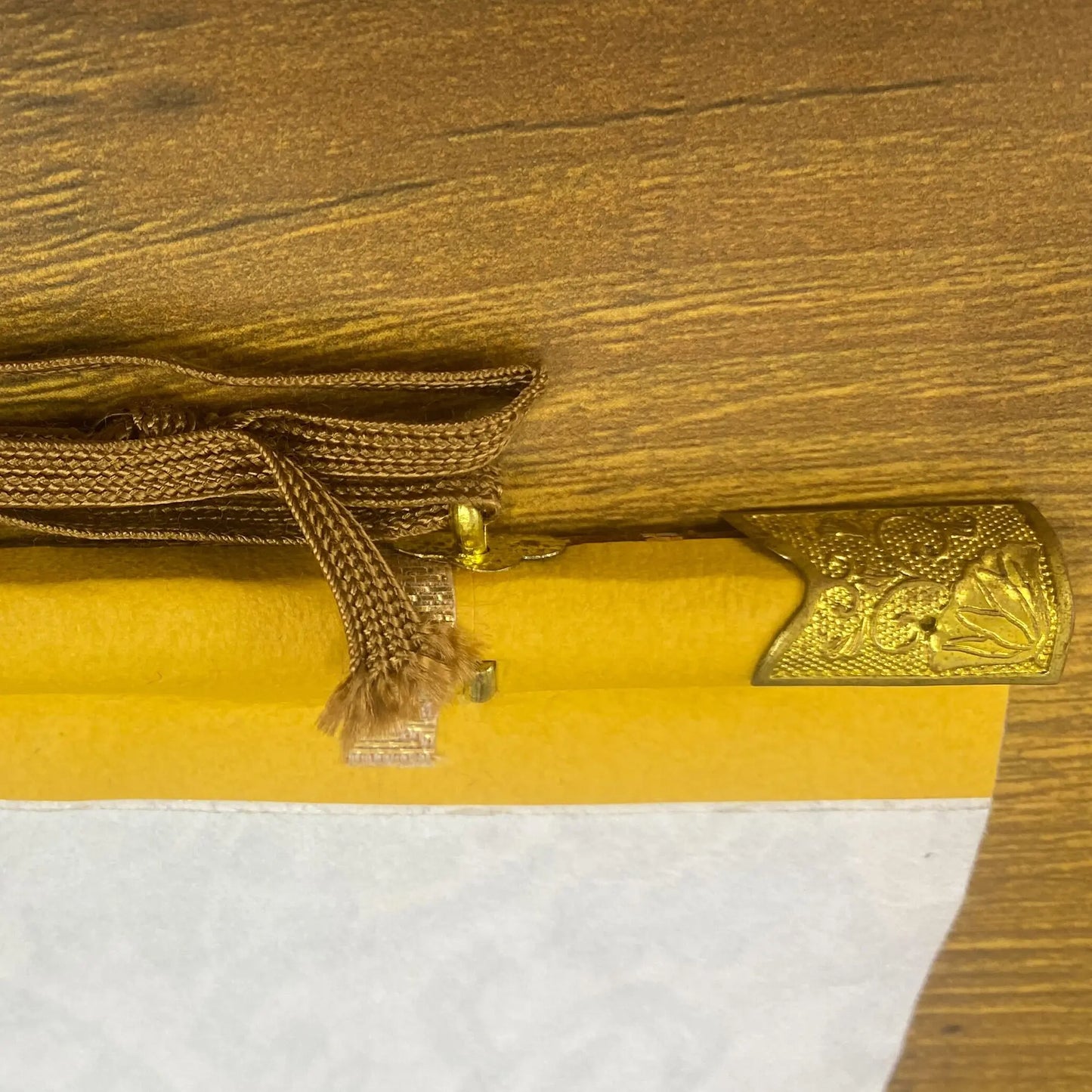 【アウトレット】吊り下げ型掛け軸　釈迦如来　50代　裏面　金属アップ　右