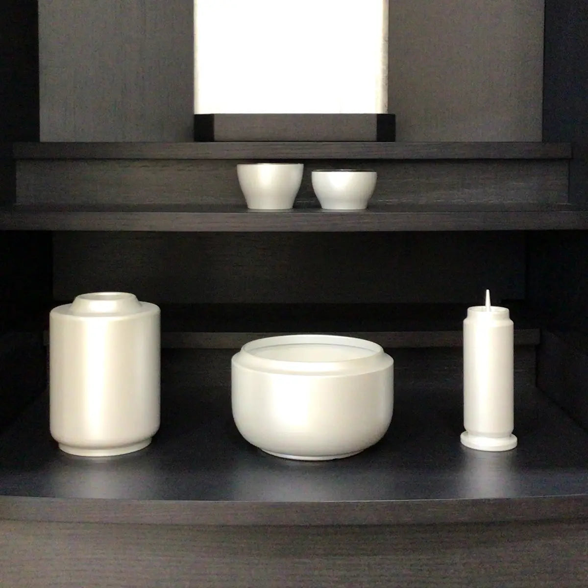 白い仏具です