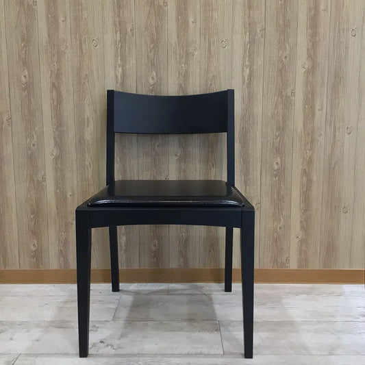 【アウトレット】ダイニングチェア　ノキア　ブラック　正面