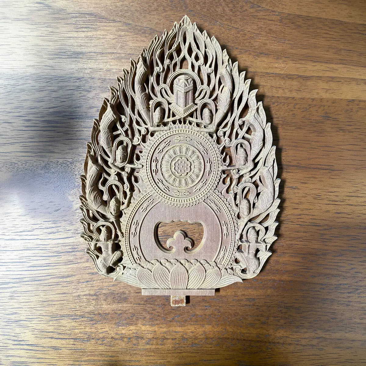 アウトレット】檀木仏像 六角鬼面麒麟台座 大日如来 眼入り 飛天光背