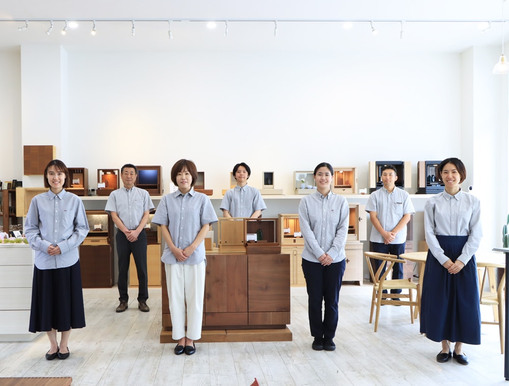 インテリア仏壇ルミエールの店舗スタッフ